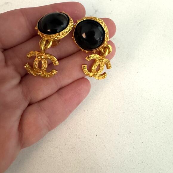 Chanel Vintage Black Gripoix Clip On Earrings 96A 24k gold plated Authentic CoA - Picture 2 of 5